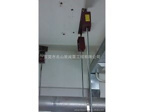 掉风管减震器